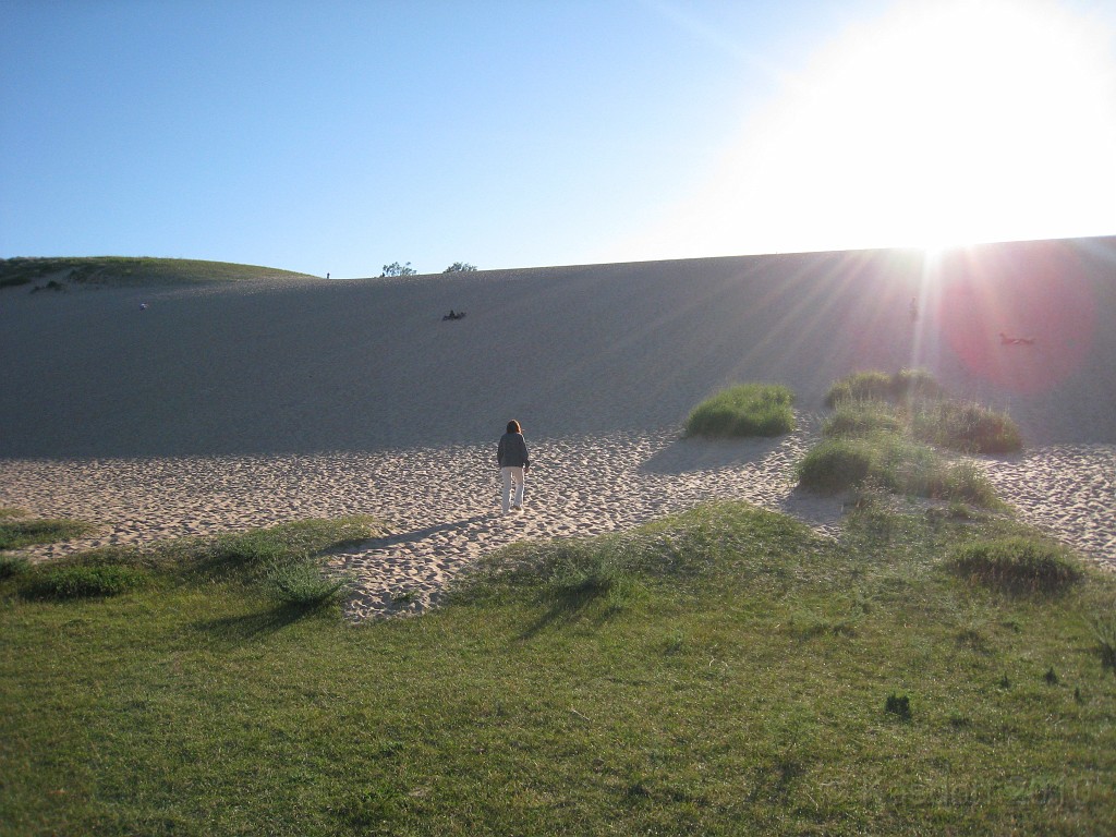 Michigan TC 2010-07 0885.jpg - Nancy is the first to head off for the "Dune Climb", leaving Paul and I in the dust.....